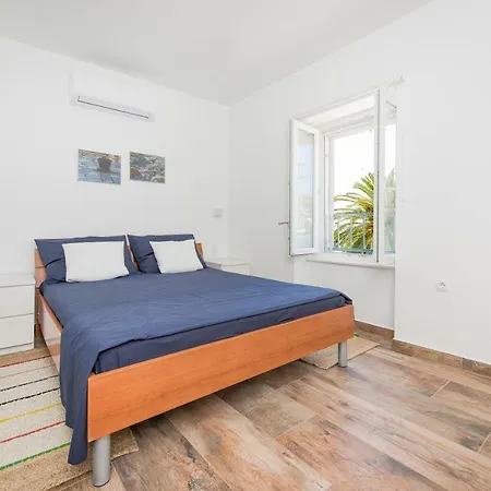 Yacht Harbor Apartman